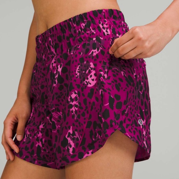 Lululemon Track That Mid-Rise Lined Short 5” Cheetah Camo Magenta Purple Multi - Picture 3 of 10